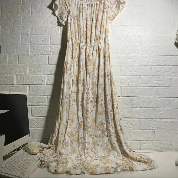 Floral Shorts Romper With Train Size L Off The Shoulder Sleeves Yellow and White - Picture 8 of 14